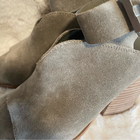 Marc Fisher Vinita Sandal - Picture 5 of 8